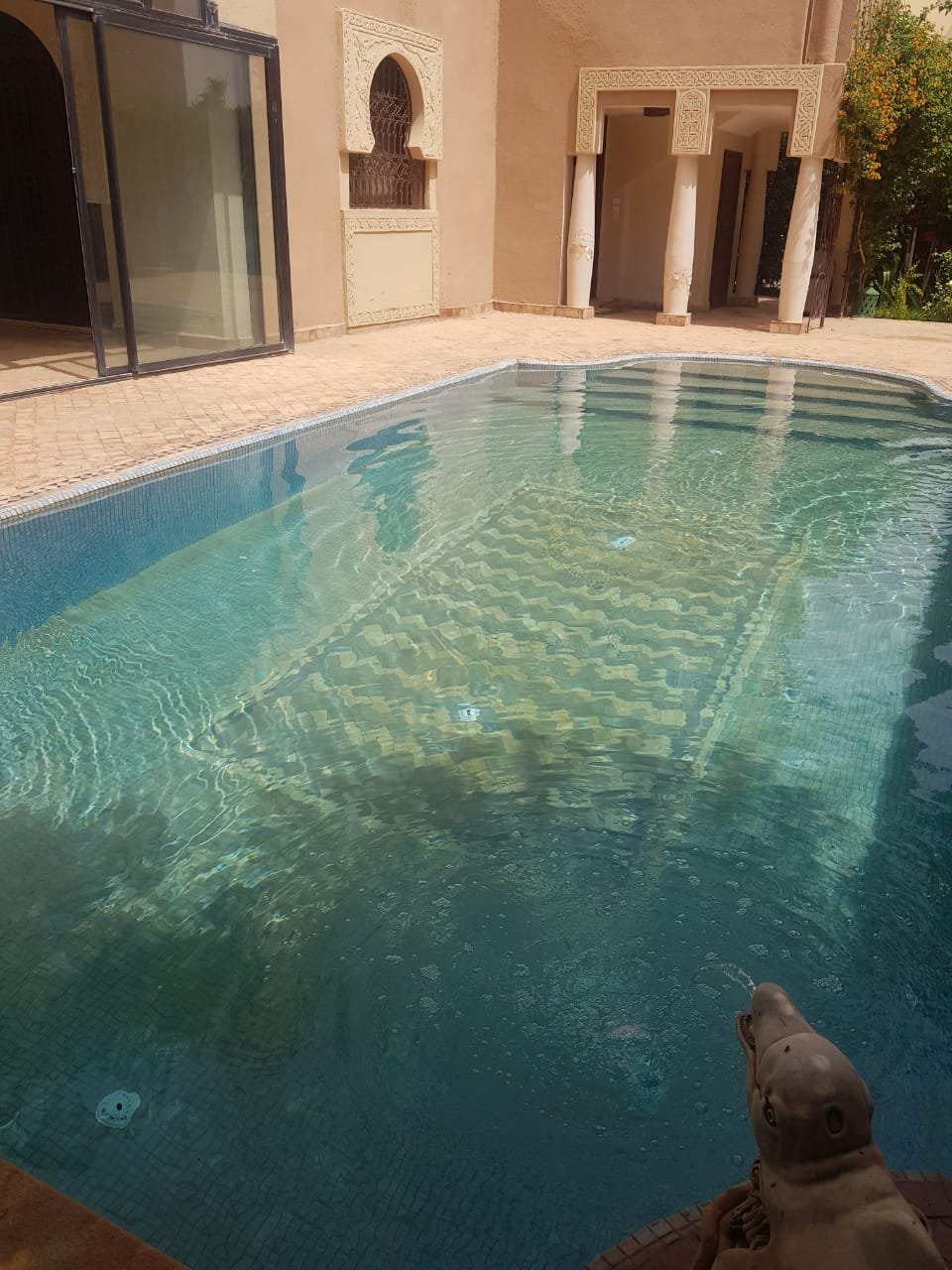 Villa spacieuse avec piscine et jardin sur la route de Ouarzazate